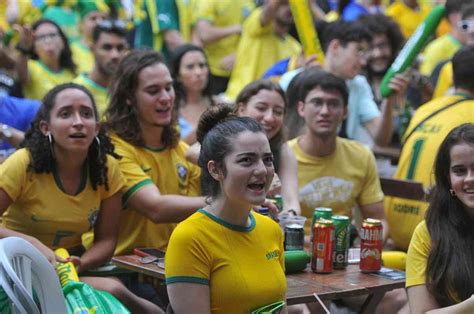 Torcedores do Atlético lotam bares de BH para assistir jogo com 